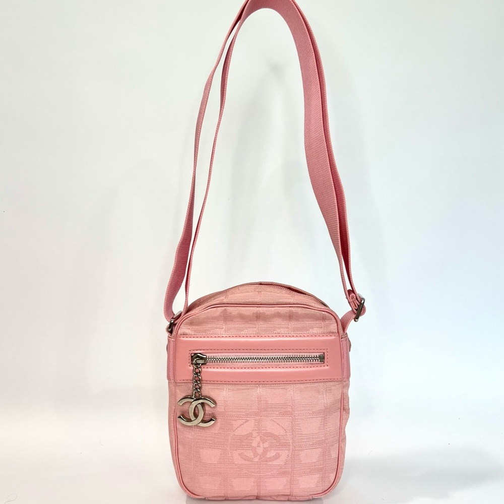 ✨SOLD✨ Vintage Chanel Travel Line Pink Shoulder Crossbody Bag